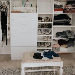 Selling old clothes from my closet! 💛